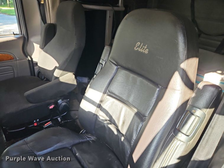 image for item EO4565 2006 Peterbilt 379 semi truck