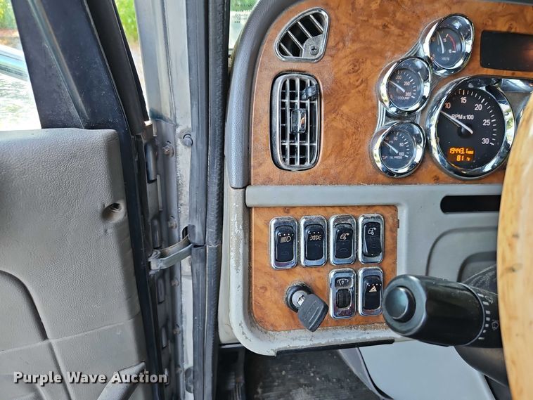 image for item EO4565 2006 Peterbilt 379 semi truck