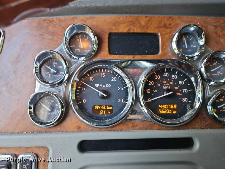 image for item EO4565 2006 Peterbilt 379 semi truck