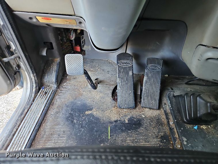 image for item EO4565 2006 Peterbilt 379 semi truck