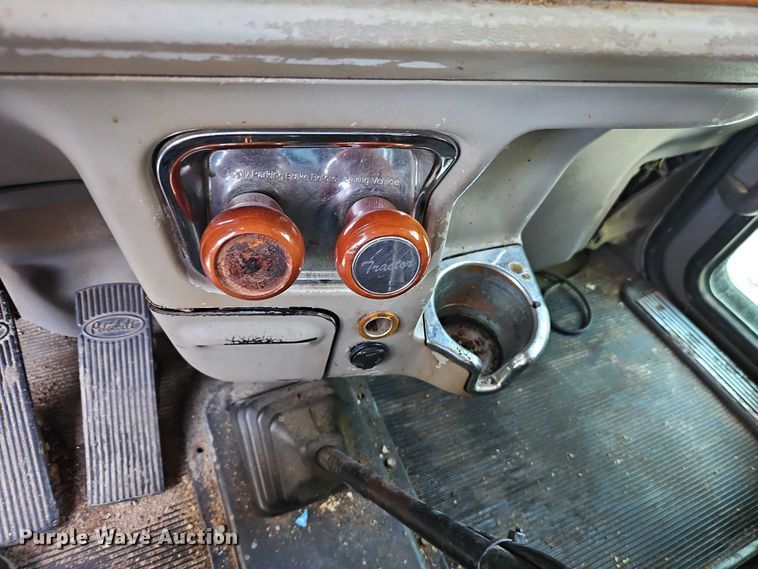 image for item EO4565 2006 Peterbilt 379 semi truck