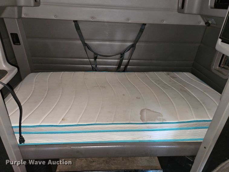 image for item EO4565 2006 Peterbilt 379 semi truck