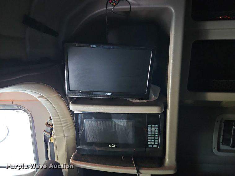 image for item EO4565 2006 Peterbilt 379 semi truck