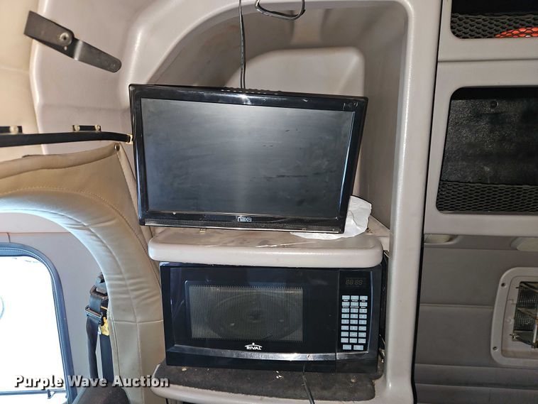 image for item EO4565 2006 Peterbilt 379 semi truck