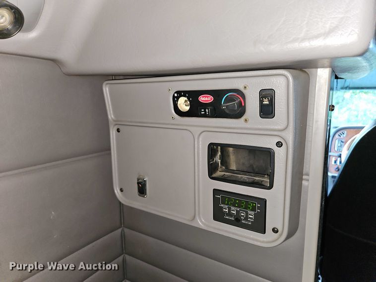 image for item EO4565 2006 Peterbilt 379 semi truck