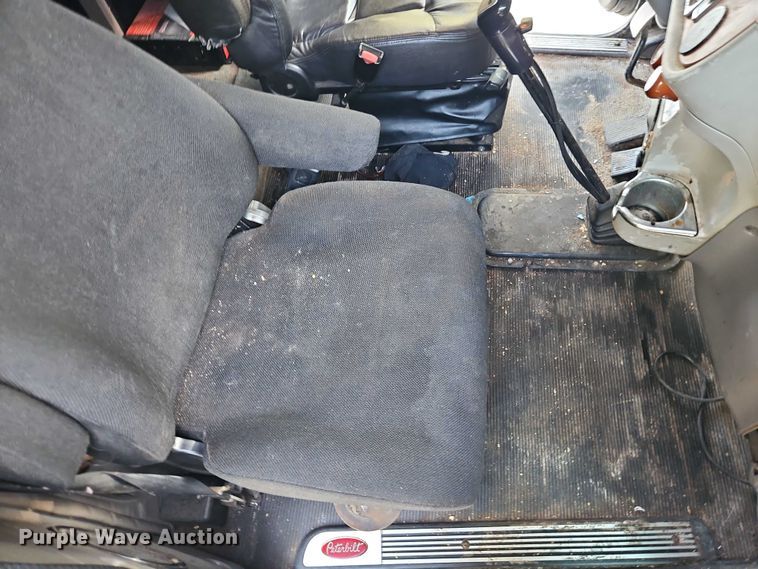 image for item EO4565 2006 Peterbilt 379 semi truck