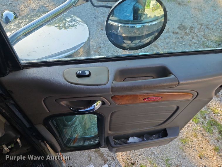 image for item EO4565 2006 Peterbilt 379 semi truck