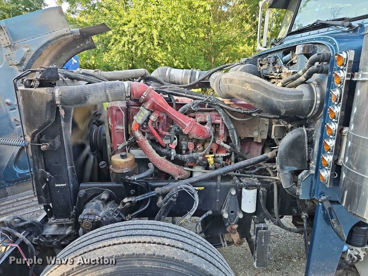 image for item EO4565 2006 Peterbilt 379 semi truck