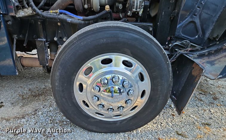 image for item EO4565 2006 Peterbilt 379 semi truck