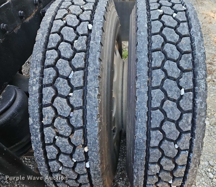 image for item EO4565 2006 Peterbilt 379 semi truck