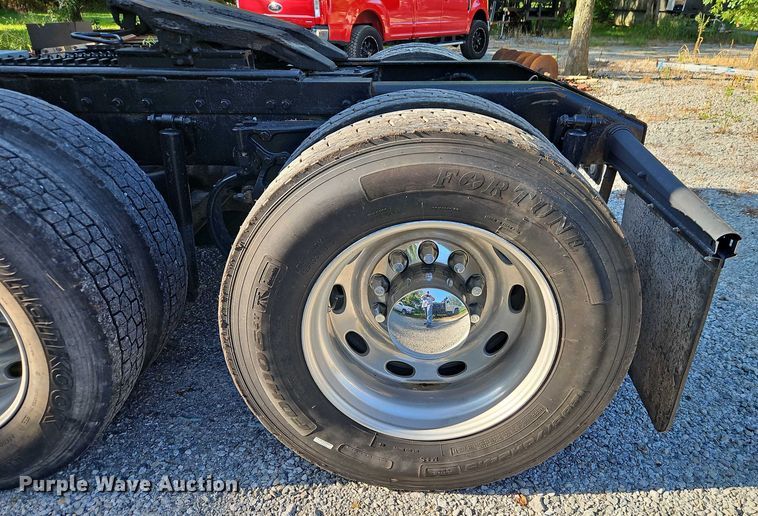 image for item EO4565 2006 Peterbilt 379 semi truck