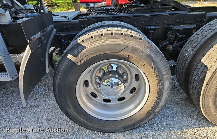 image for item EO4565 2006 Peterbilt 379 semi truck