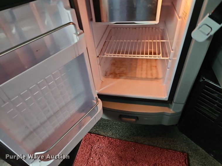 image for item EO4577 2016 Peterbilt 579 semi truck