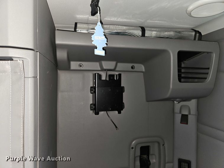 image for item EO4577 2016 Peterbilt 579 semi truck