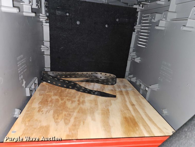 image for item EO4577 2016 Peterbilt 579 semi truck