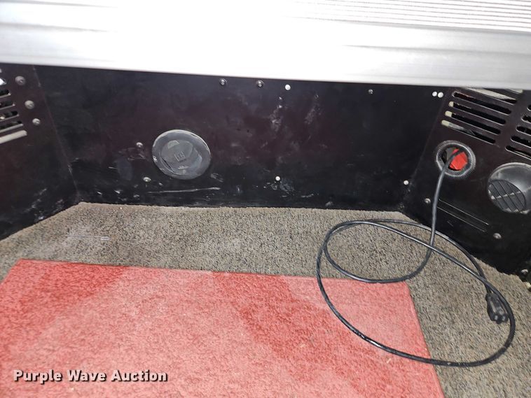 image for item EO4577 2016 Peterbilt 579 semi truck