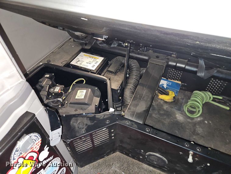 image for item EO4577 2016 Peterbilt 579 semi truck