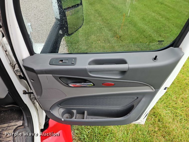 image for item EO4577 2016 Peterbilt 579 semi truck