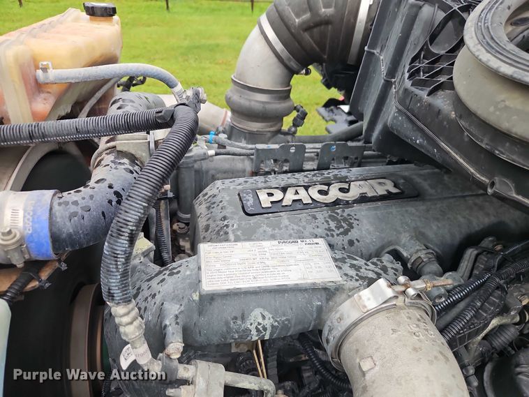 image for item EO4577 2016 Peterbilt 579 semi truck