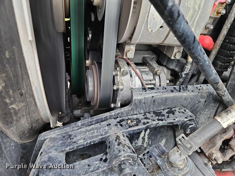 image for item EO4577 2016 Peterbilt 579 semi truck