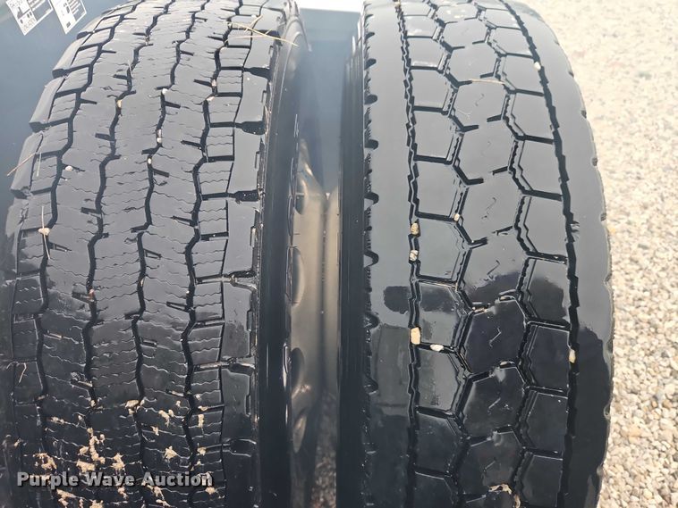 image for item EO4577 2016 Peterbilt 579 semi truck