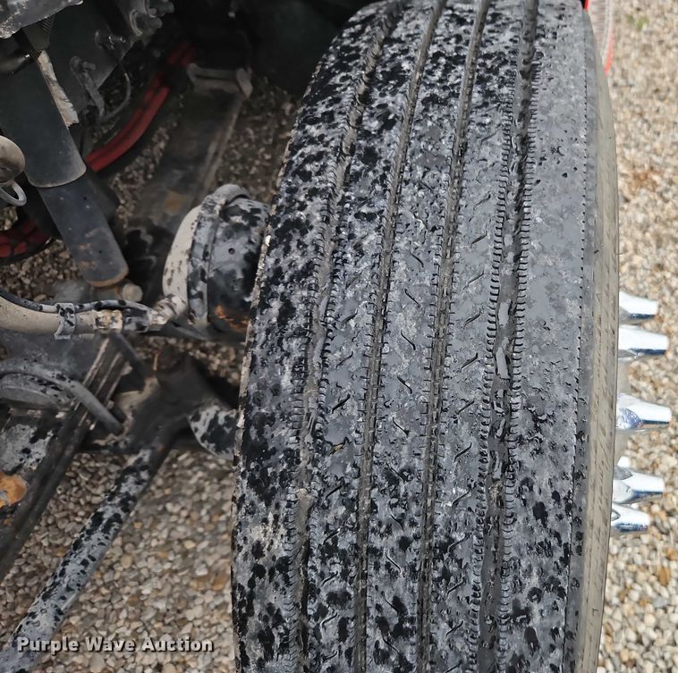 image for item EO4577 2016 Peterbilt 579 semi truck