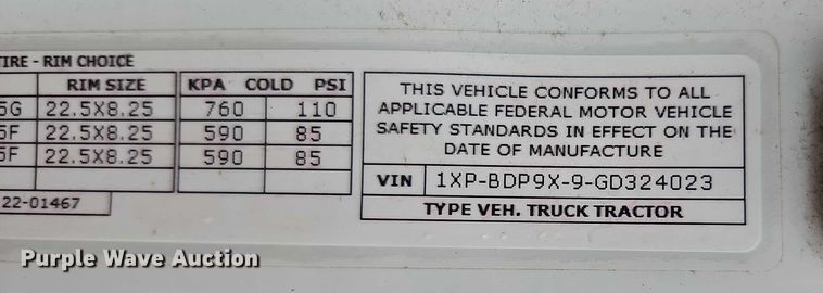 image for item EO4577 2016 Peterbilt 579 semi truck