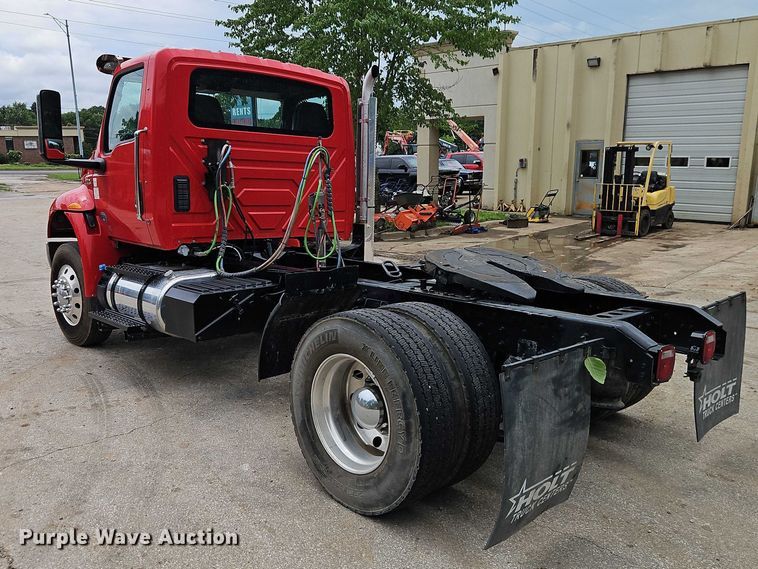 image for item EO4578 2021 International MV607 semi truck