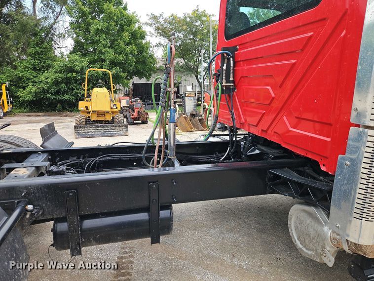 image for item EO4578 2021 International MV607 semi truck