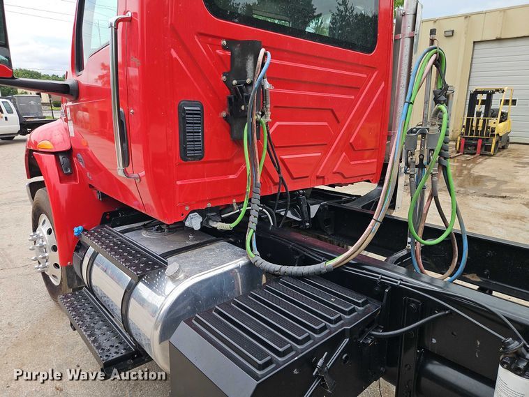 image for item EO4578 2021 International MV607 semi truck