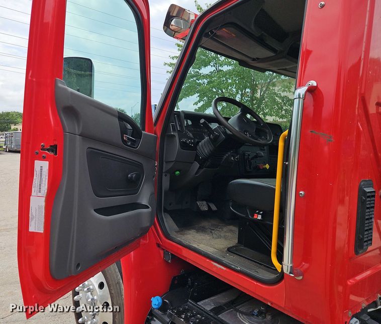 image for item EO4578 2021 International MV607 semi truck