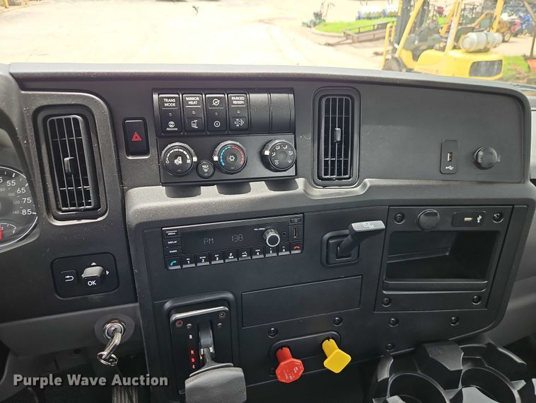 image for item EO4578 2021 International MV607 semi truck