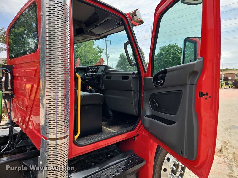 image for item EO4578 2021 International MV607 semi truck