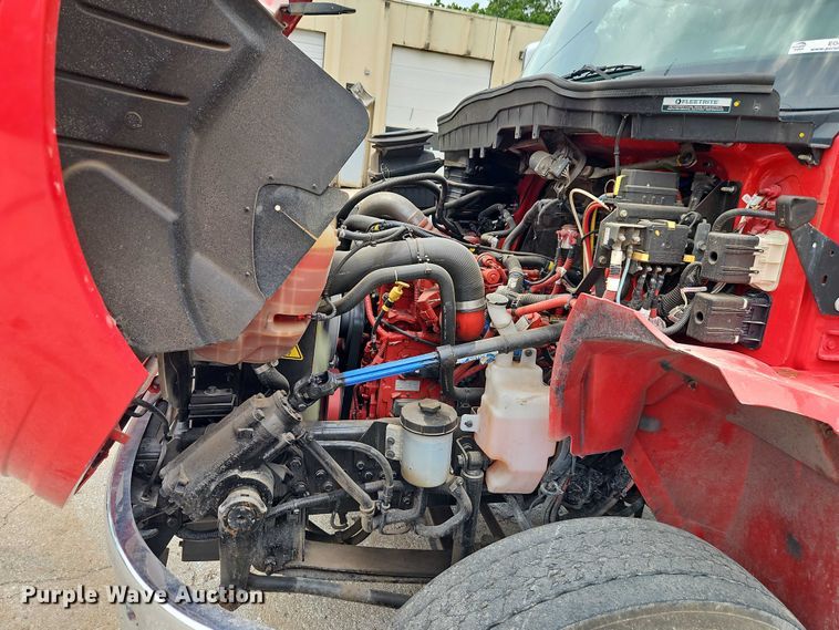 image for item EO4578 2021 International MV607 semi truck