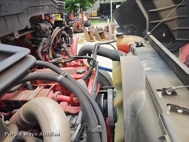 image for item EO4578 2021 International MV607 semi truck