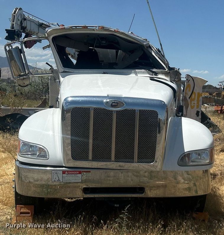image for item EQ0511 2022 Peterbilt 337 utility / service truck