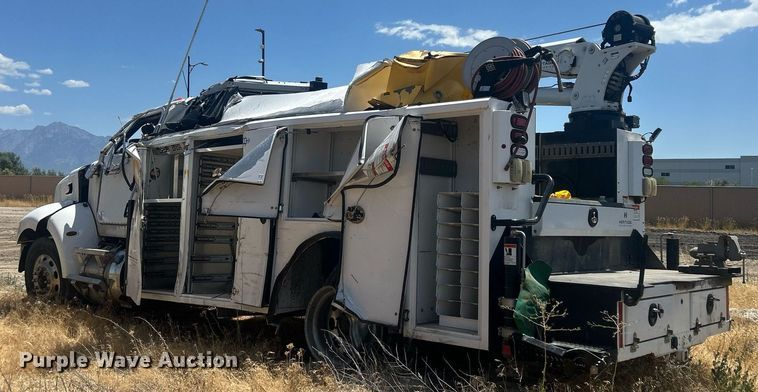 image for item EQ0511 2022 Peterbilt 337 utility / service truck