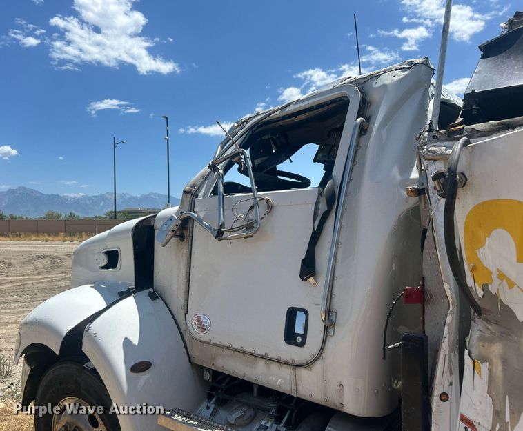 image for item EQ0511 2022 Peterbilt 337 utility / service truck