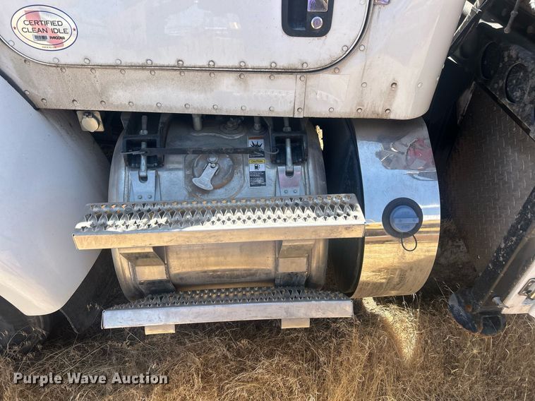 image for item EQ0511 2022 Peterbilt 337 utility / service truck