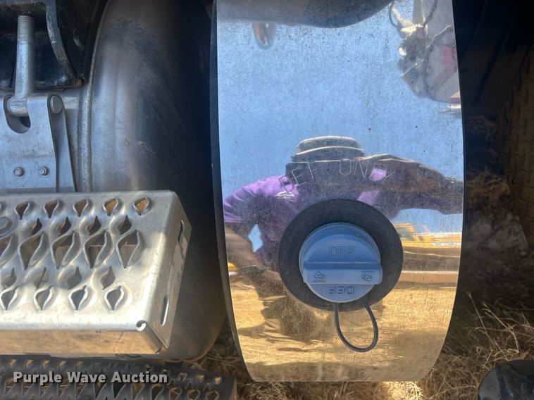 image for item EQ0511 2022 Peterbilt 337 utility / service truck