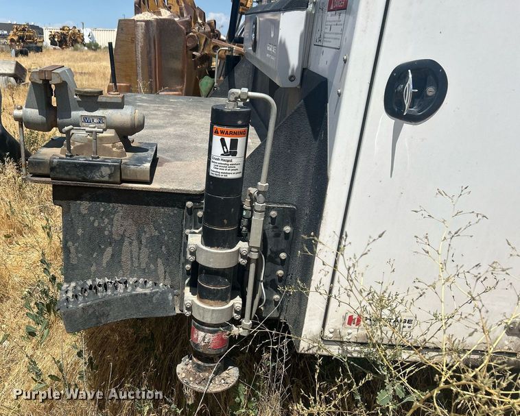 image for item EQ0511 2022 Peterbilt 337 utility / service truck