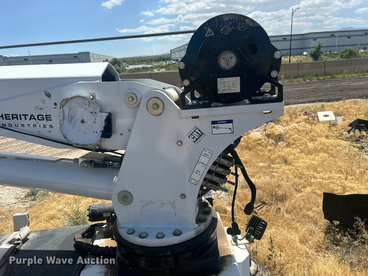 image for item EQ0511 2022 Peterbilt 337 utility / service truck