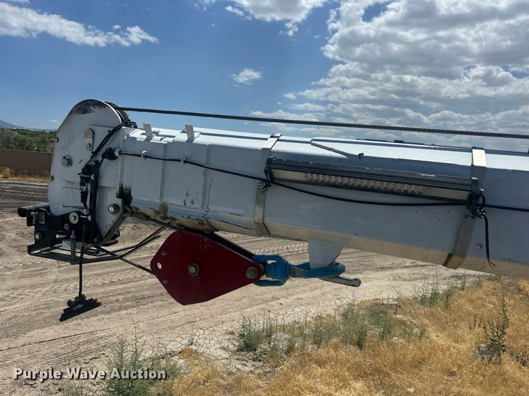 image for item EQ0511 2022 Peterbilt 337 utility / service truck