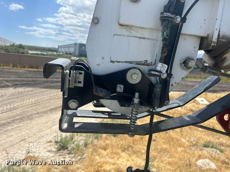 image for item EQ0511 2022 Peterbilt 337 utility / service truck