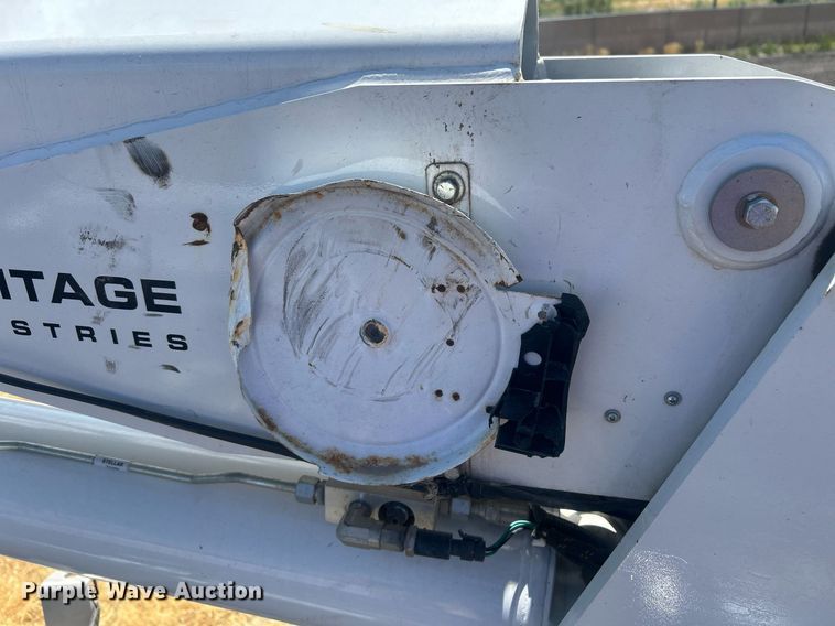 image for item EQ0511 2022 Peterbilt 337 utility / service truck