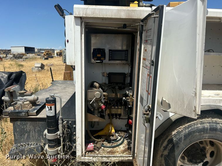 image for item EQ0511 2022 Peterbilt 337 utility / service truck