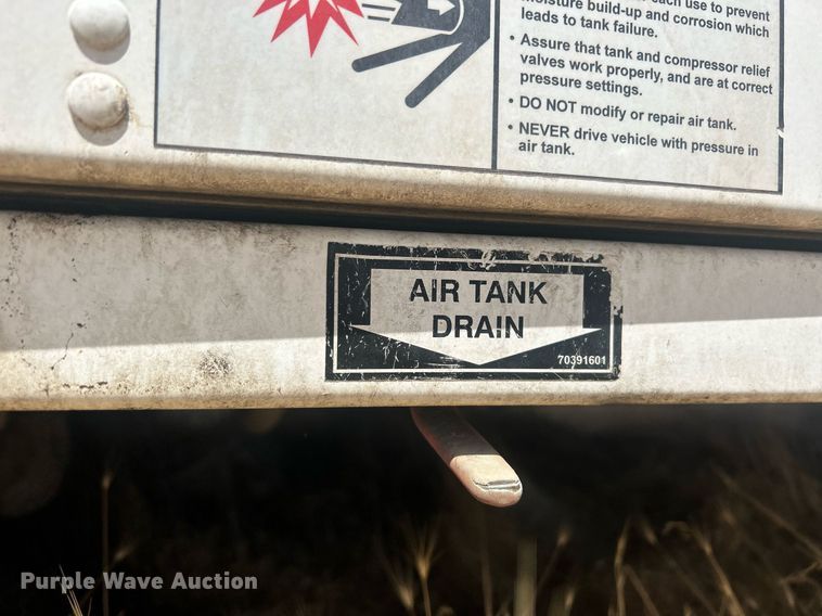 image for item EQ0511 2022 Peterbilt 337 utility / service truck