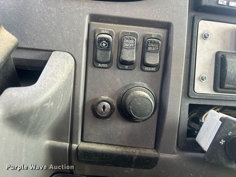 image for item EQ0511 2022 Peterbilt 337 utility / service truck