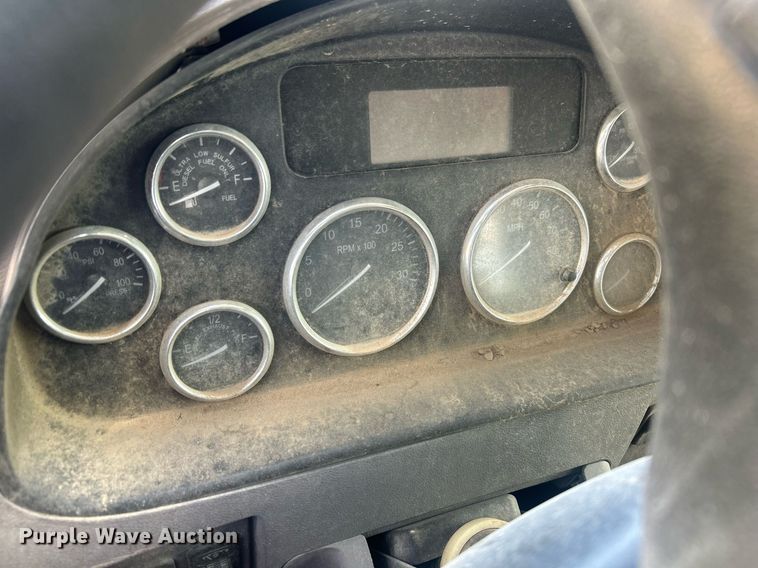 image for item EQ0511 2022 Peterbilt 337 utility / service truck