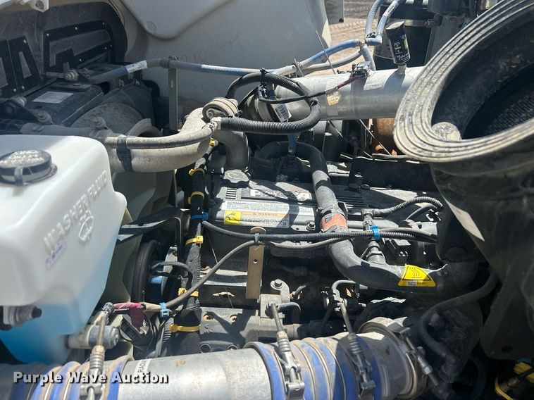 image for item EQ0511 2022 Peterbilt 337 utility / service truck